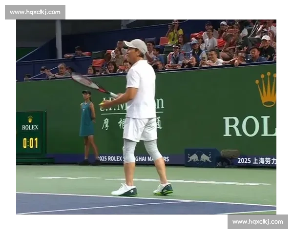 费德勒与波兰斯基激战回顾 两位网球巨星的精彩对决与巅峰时刻